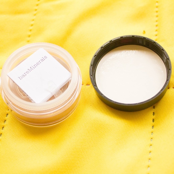 Matte Broad Spectrum Foundation Dark - Picture 3 of 4